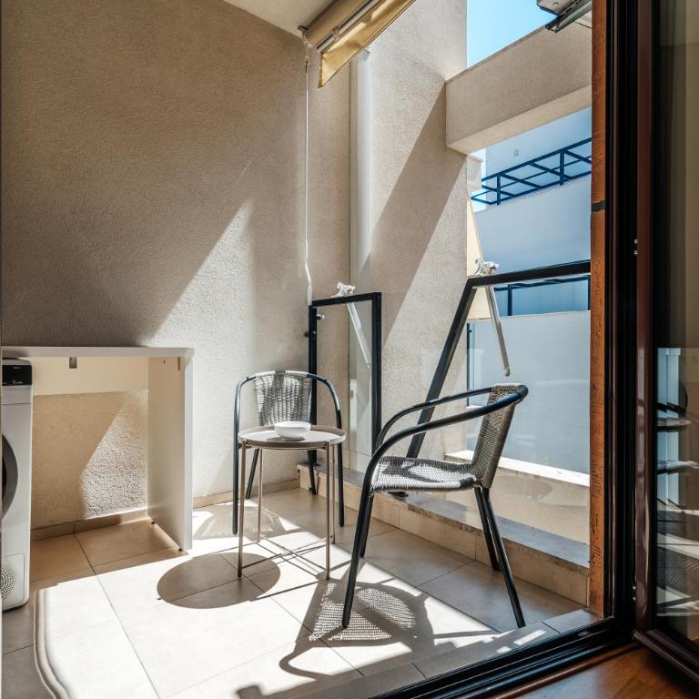 Central APT 11 by In Property - One-Bedroom Apartment - 11