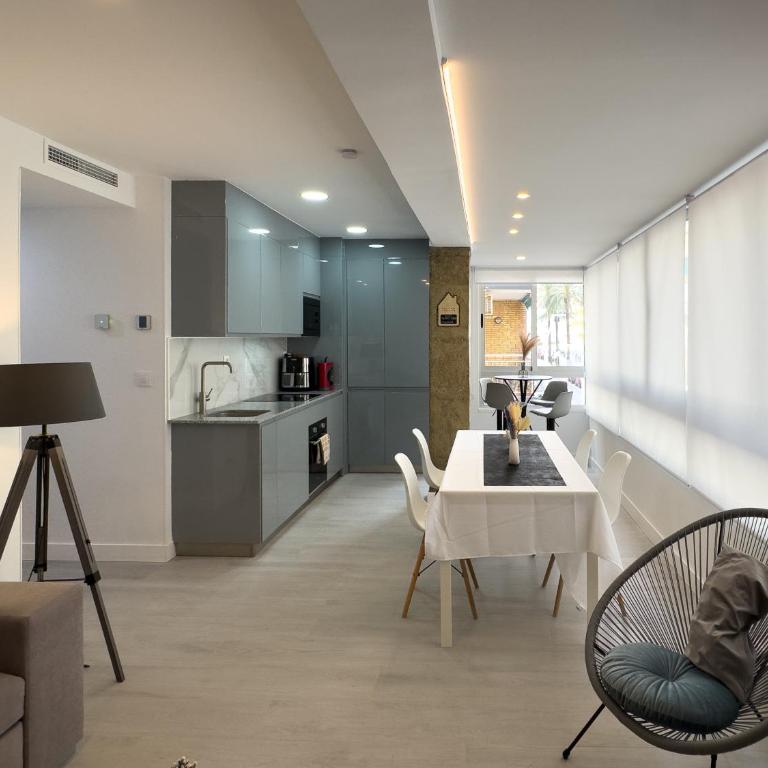 Apartamento a 100 metros Playa San Antonio Cullera 1-8 personas - Four-Room Apartment - 21