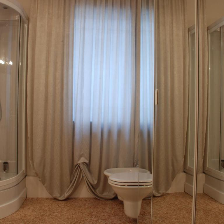 Locazione Turistica Joyful Padova - Camera Matrimoniale Standard con Bagno in Comune - 9