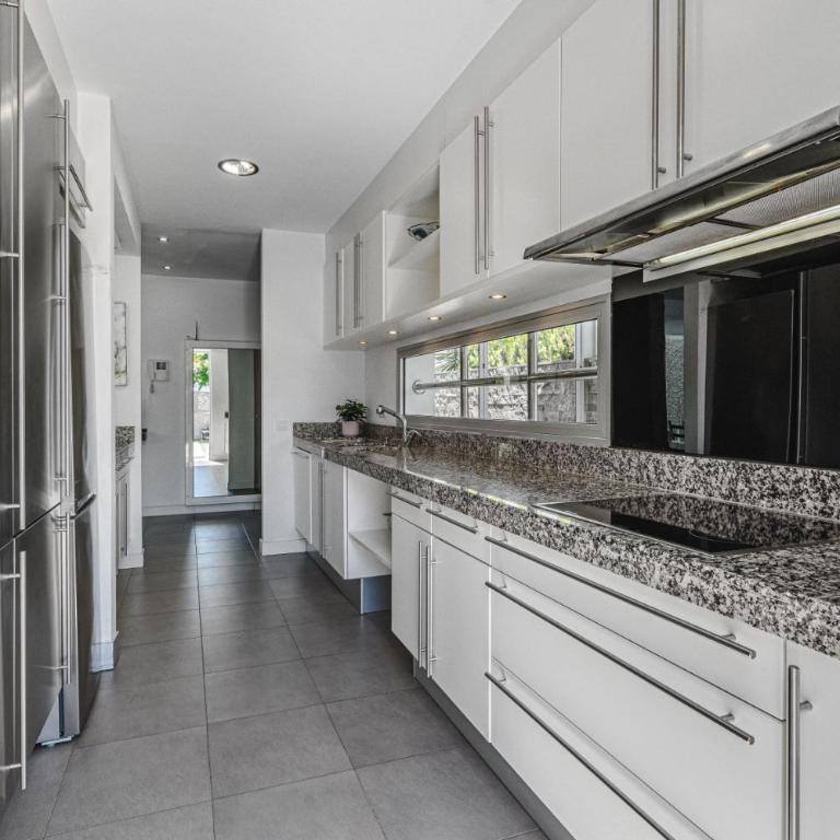 Lux Villa 7 with 6 Bedrooms, 4 Bathrooms - Villa - 12