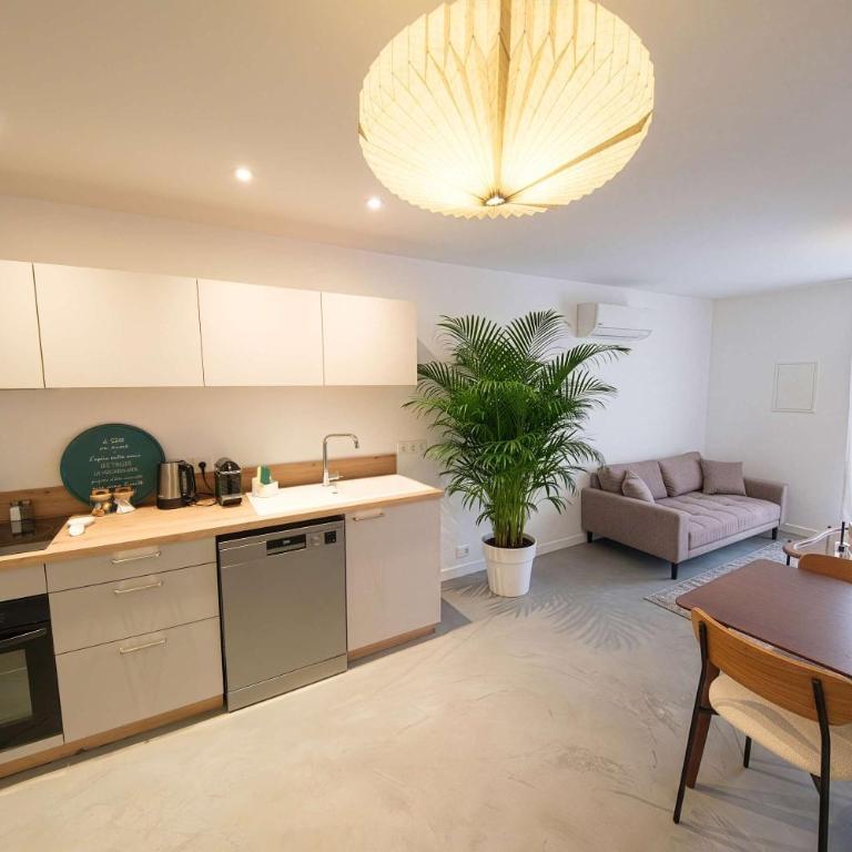 Les Suites du Parc - Séjour élégant face au parc Simone Veil de 2 chambres à 2 minutes des halles - Apartment - 2