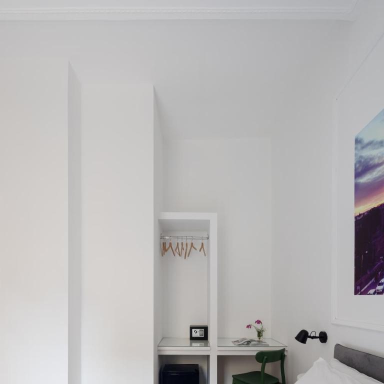 Suites by Chloe - Deluxe Double Room with Balcony - 11