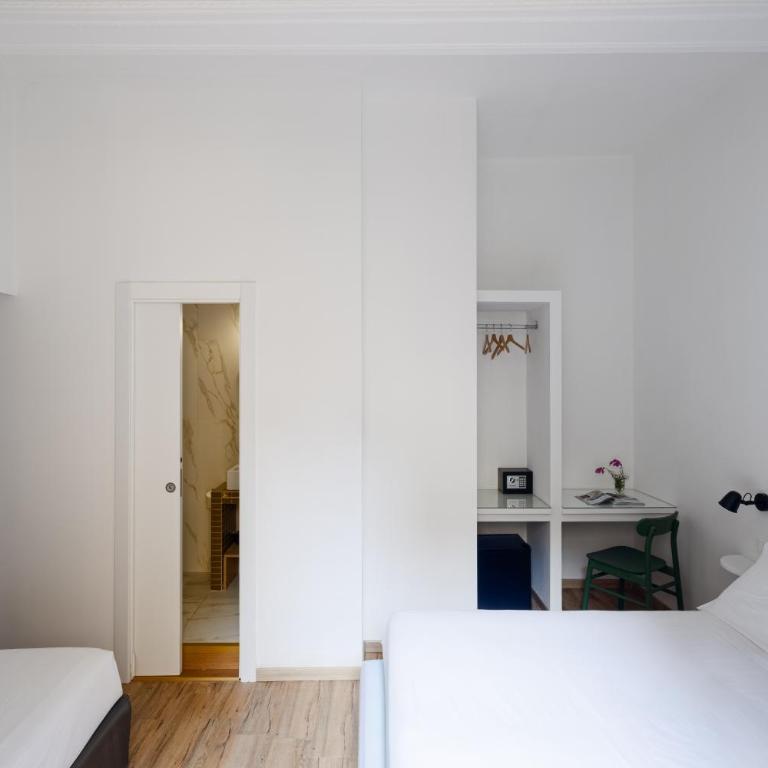 Suites by Chloe - Deluxe Double Room with Balcony - 8