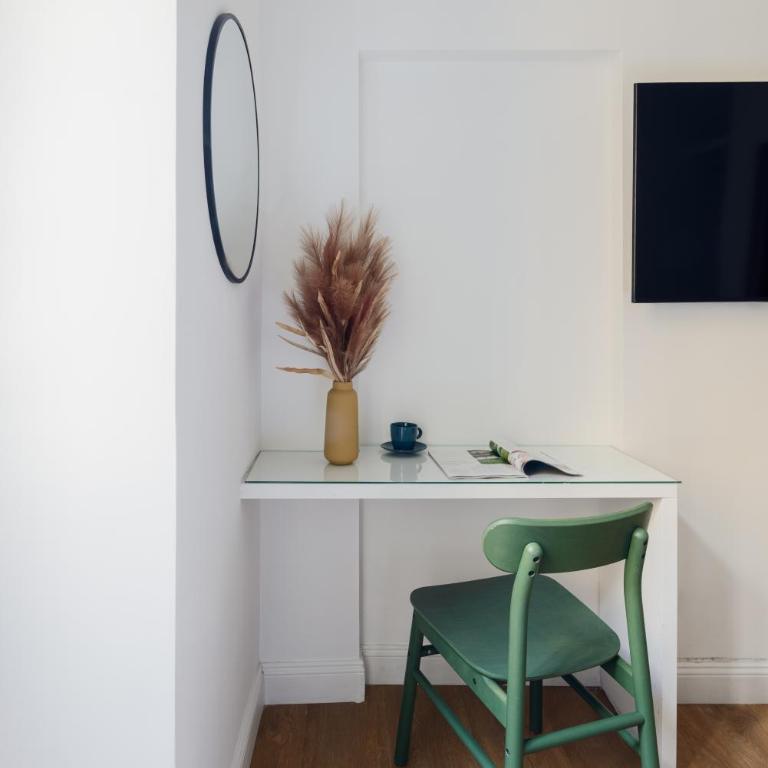 Suites by Chloe - Deluxe Double Room - 7