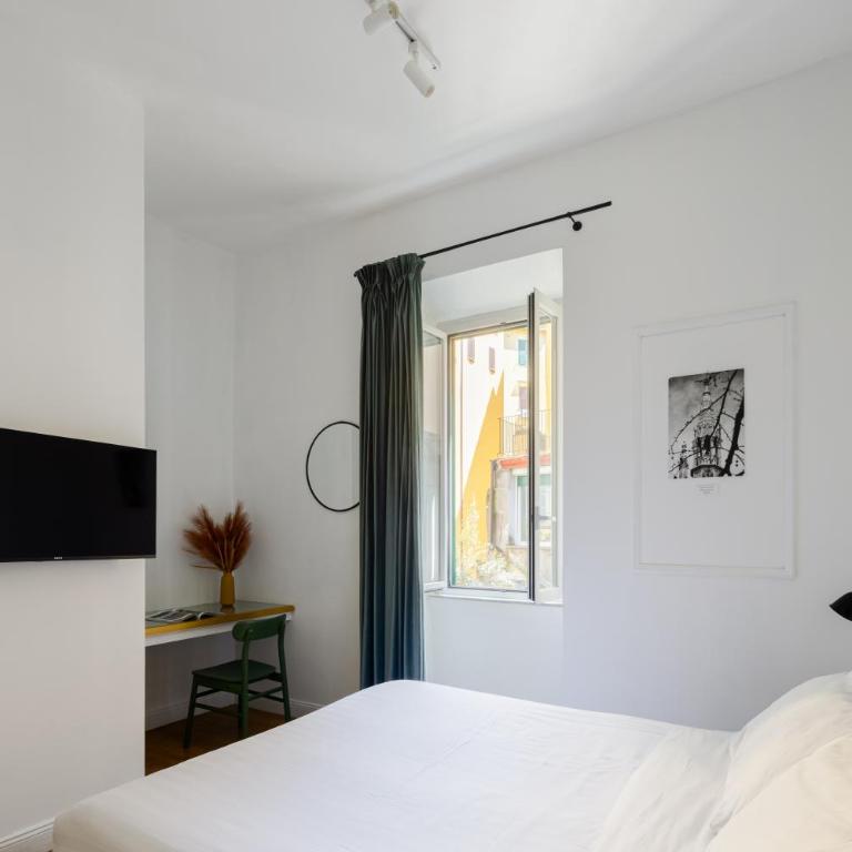 Suites by Chloe - Deluxe Double Room - 16
