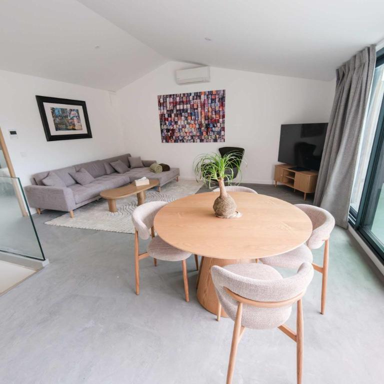 Les Suites du Parc - Appartement d'exception au dernier étage avec une grande terrasse vue mer de 2 chambres face au parc Simone Veil à 2 minutes des halles - Apartment - 4
