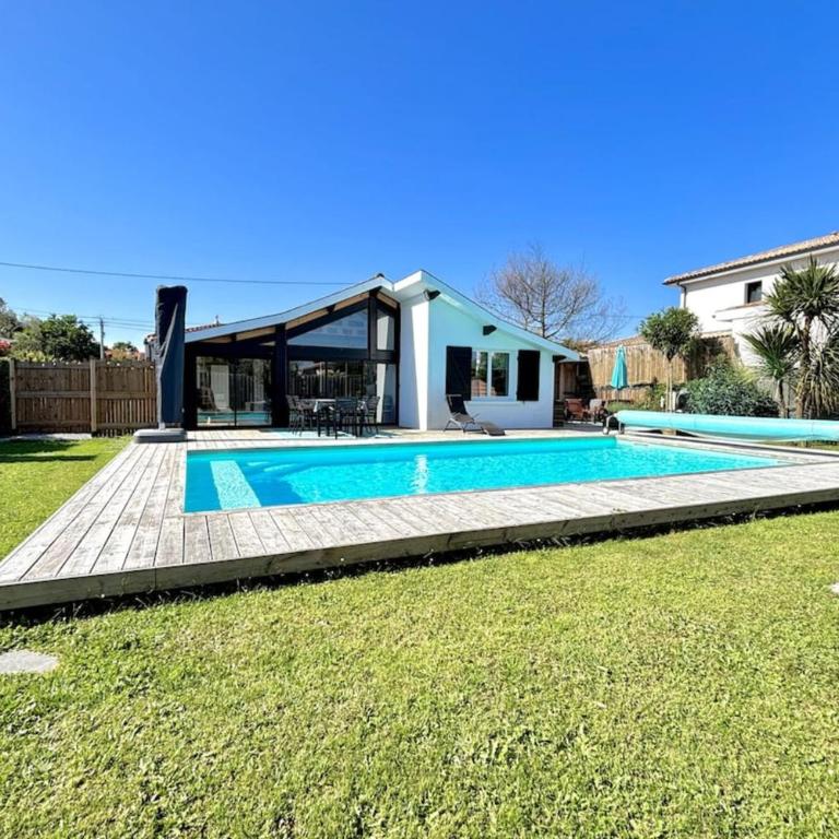 Air-conditioned house with swimming pool - Villa - 1