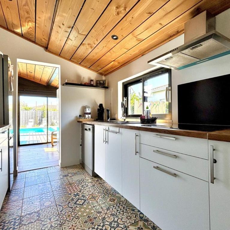 Air-conditioned house with swimming pool - Villa - 4