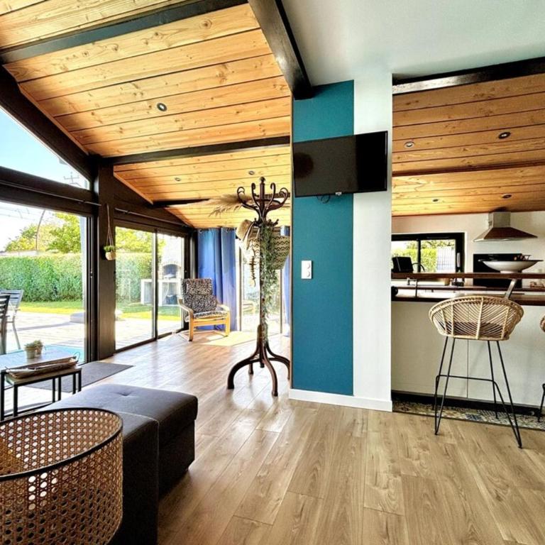 Air-conditioned house with swimming pool - Villa - 12