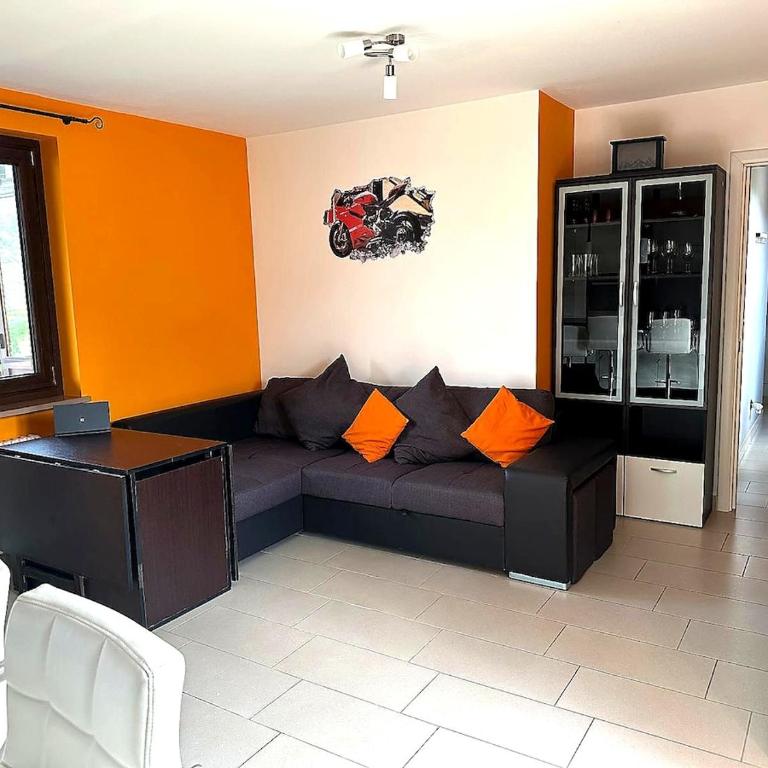 Chez Seresin Aosta Pila 60mq zona BBQ Garage per Moto Sci Bici e Netflix - Appartamento con 1 Camera da Letto, Balcone e Vista Montagna - 4