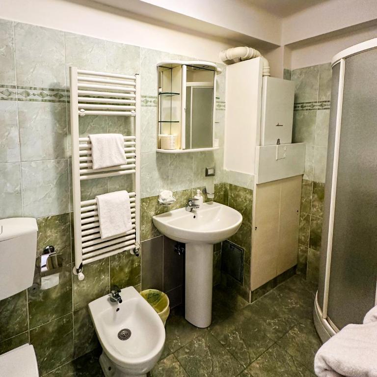 Affittacamere Giulia - Camera Matrimoniale con Bagno Privato Esterno - 9