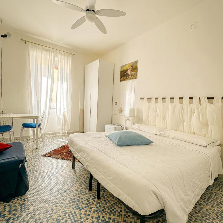 Affittacamere Giulia - Camera Matrimoniale con Bagno Privato Esterno - 7