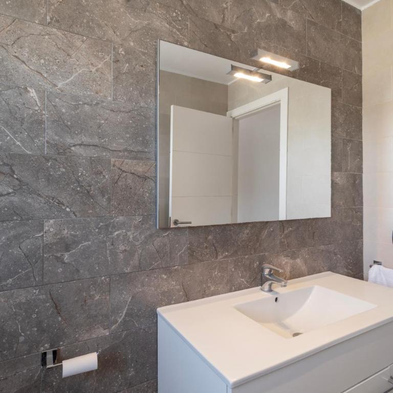 Medes F35 - Apartamento Deluxe de 2 dormitorios con vistas al mar - 12