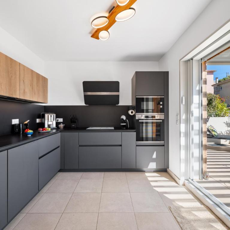 Le Coq Elysium - Exceptional 220 sqm Penthouse - Private Terrace & Jacuzzi - AC - 3 Parking Spaces - Apartment mit 3 Schlafzimmern - 4