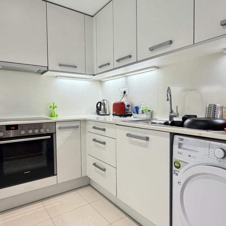 Esglesia 7 2-4 - Three-Bedroom Apartment - High Floor - 10