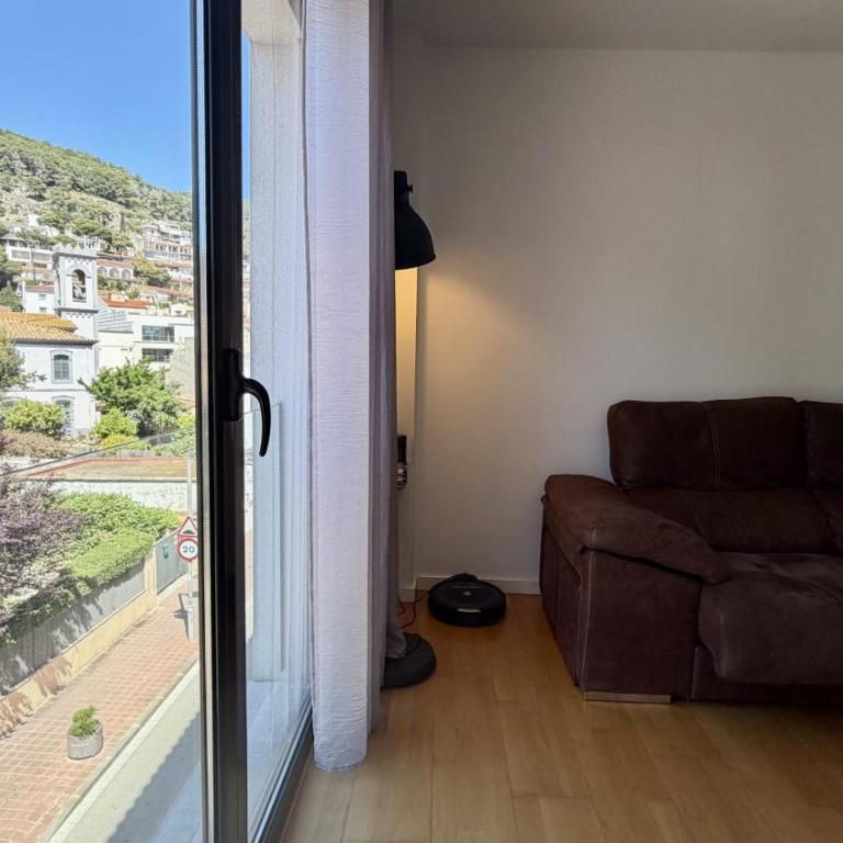 Esglesia 7 2-4 - Three-Bedroom Apartment - High Floor - 8