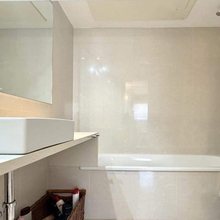 Esglesia 7 2-4 - Three-Bedroom Apartment - High Floor - 18