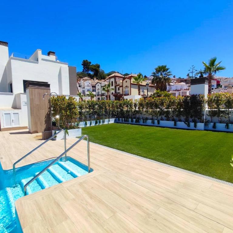 Beautiful and spacious 2 bedroom apartment with jacuzzi, Nerja - Apartamento Deluxe de 2 dormitorios con vistas al jardín - 2