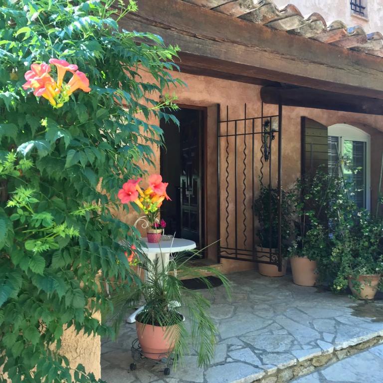 Bastide Rose de Mai - Chambre Double avec Terrasse - 21