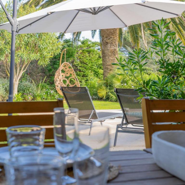 Spacious Villa with Pool & A-C for 8 - Sea View - Apartamento - 60