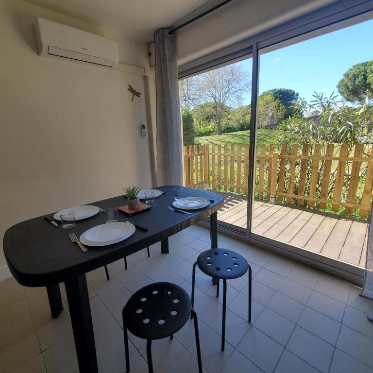 Vittoria Immobilier 1-REGLEMENT SUR PLACE - Chèques Vacances acceptés - Apartment with Garden View - 2