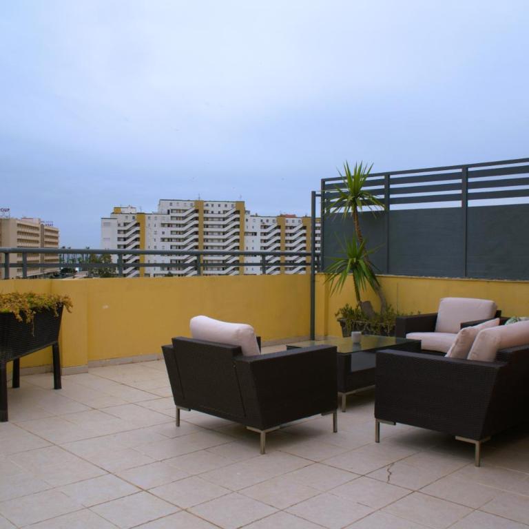 Atico con terraza y vistas en llandels - Apartamento de 2 dormitorios - 1