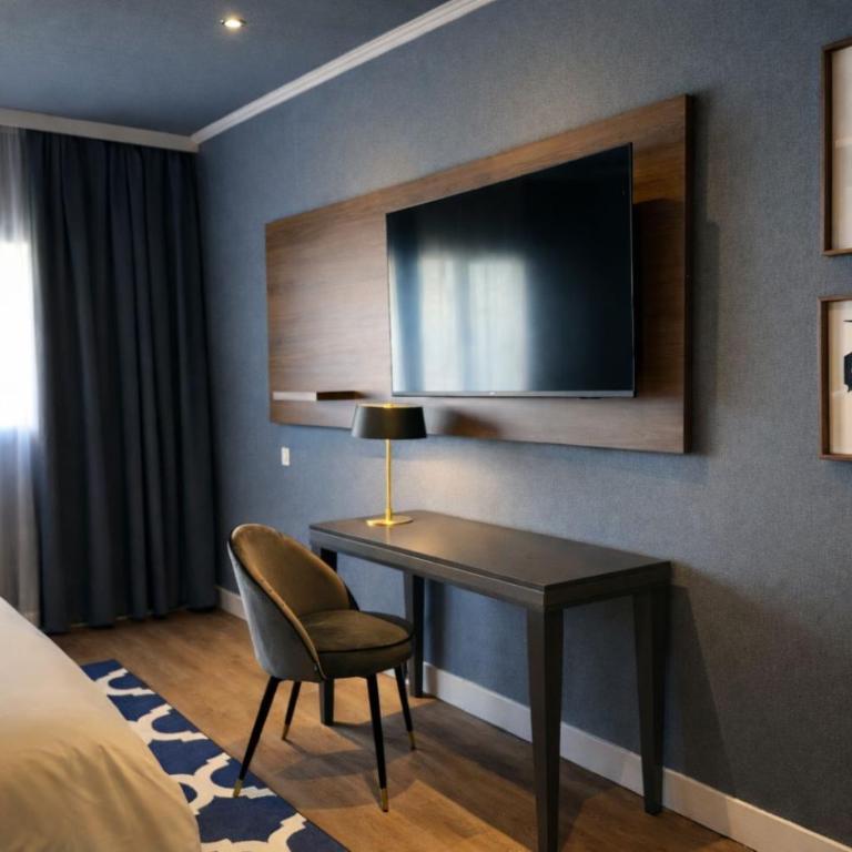 voco Madrid - Las Tablas by IHG - Premium King Room - 5