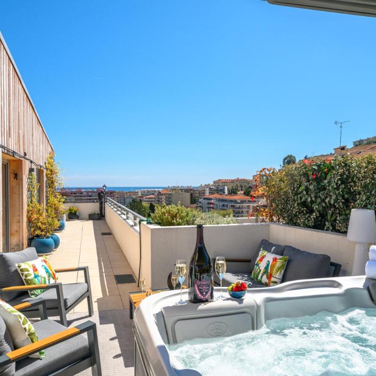 Le Coq Elysium - Exceptional 220 sqm Penthouse - Private Terrace & Jacuzzi - AC - 3 Parking Spaces - Apartment mit 3 Schlafzimmern - 66