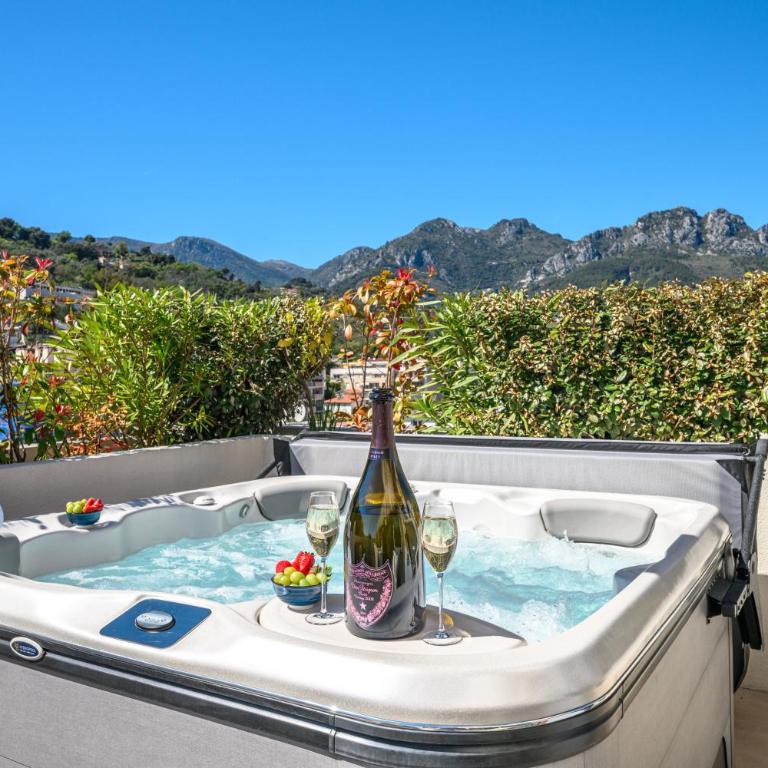 Le Coq Elysium - Exceptional 220 sqm Penthouse - Private Terrace & Jacuzzi - AC - 3 Parking Spaces - Apartment mit 3 Schlafzimmern - 1