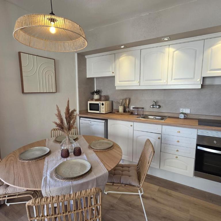 Salles Beach 33 - Two-Bedroom Apartment - 30