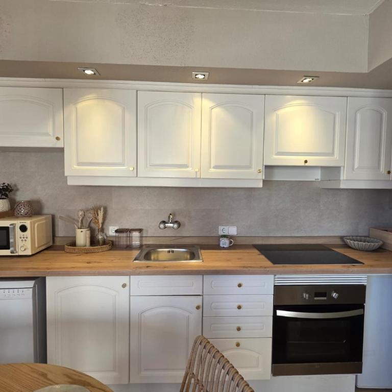 Salles Beach 33 - Two-Bedroom Apartment - 18