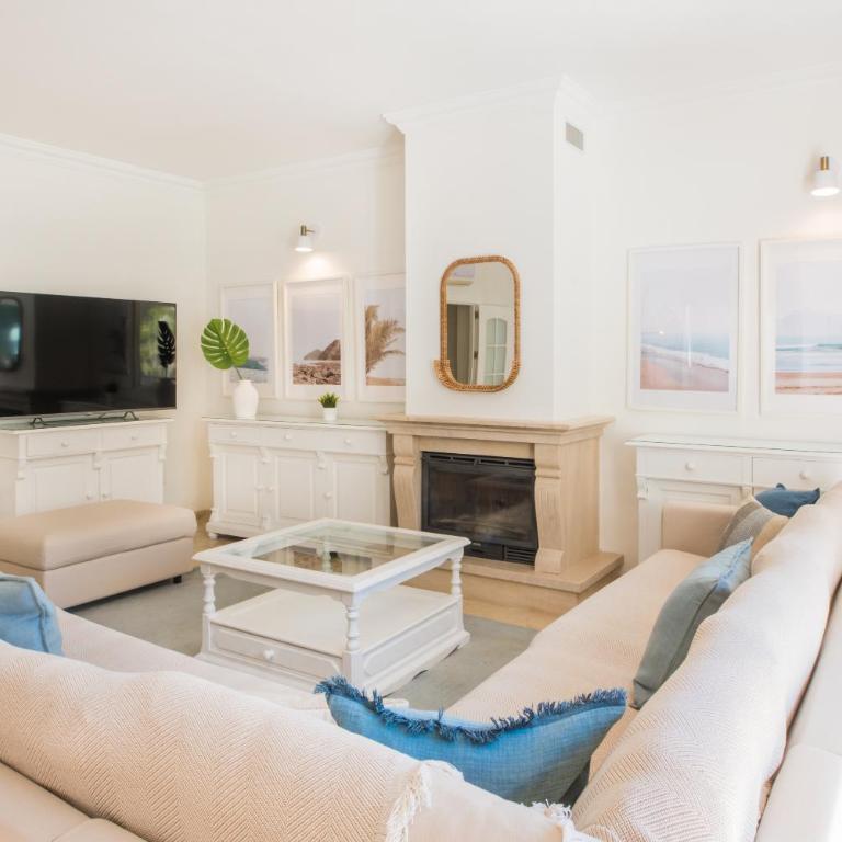 Luxury Villa, Heated pool, Next to the beach - Villa - 11