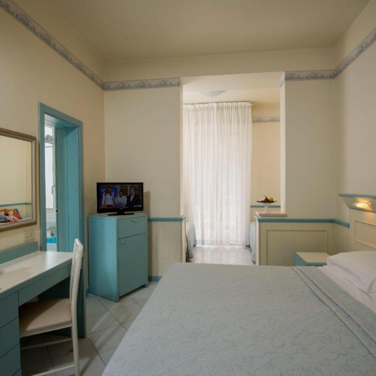 Hotel Arizona - Classic Quadruple Room - 5