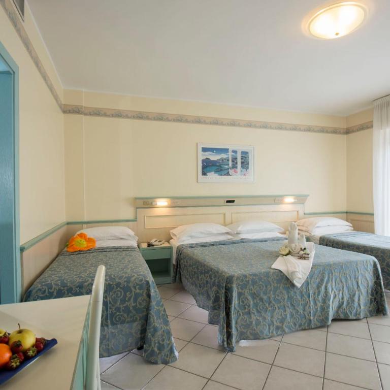 Hotel Arizona - Classic Quadruple Room - 6