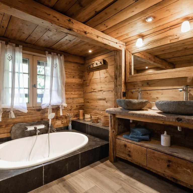Chalet savoyard rénové, 10 pers, proche pistes, animaux admis - FR-1-304-162 - Chalet (10 Adults) - 10