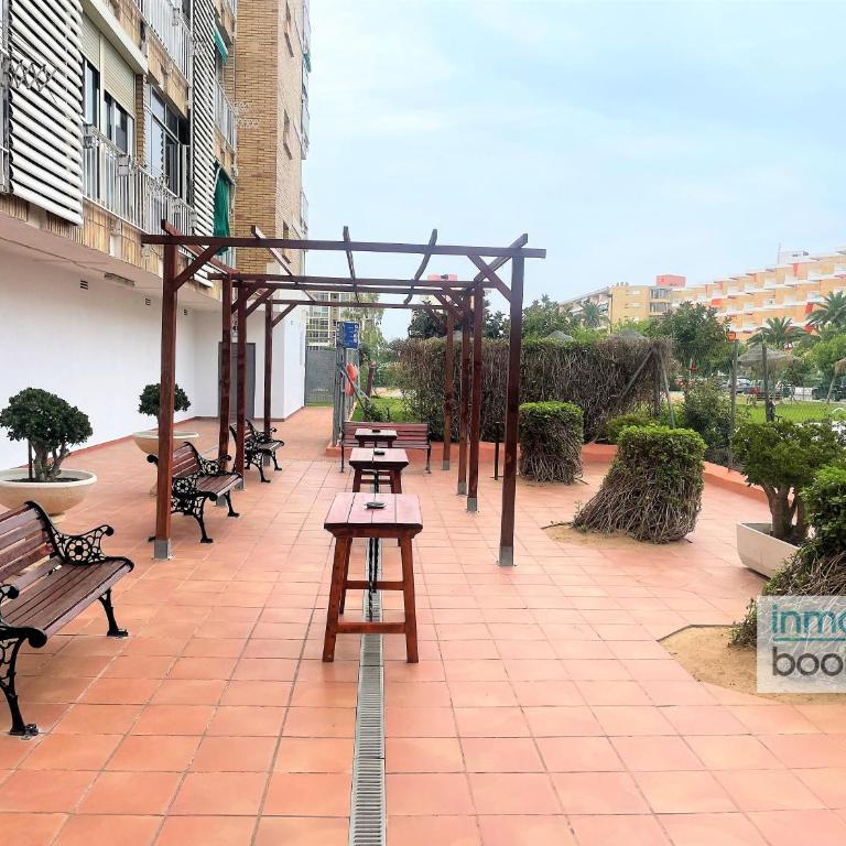 Beach Pineda, playa, climatizado, piscina Y mini golf - One-Bedroom Apartment - 4