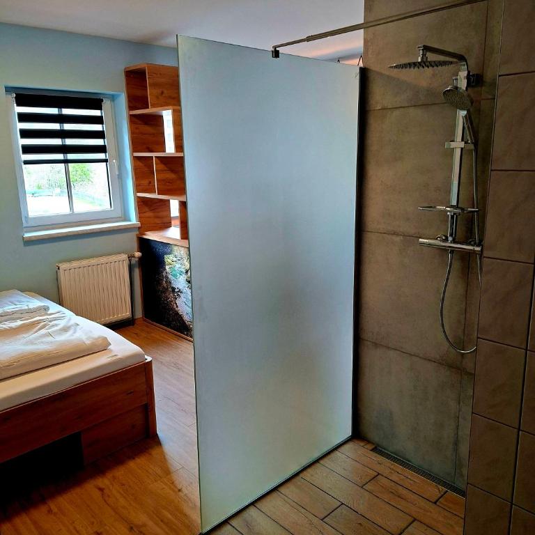 Camping und Chalet Saggraben - Apartment mit 1 Schlafzimmer, Balkon und Bergblick - 1