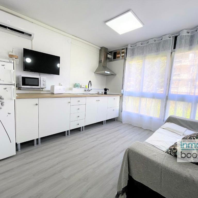 Beach Pineda, playa, climatizado, piscina Y mini golf - One-Bedroom Apartment - 5