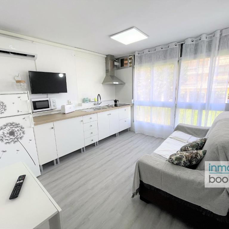 Beach Pineda, playa, climatizado, piscina Y mini golf - One-Bedroom Apartment - 8