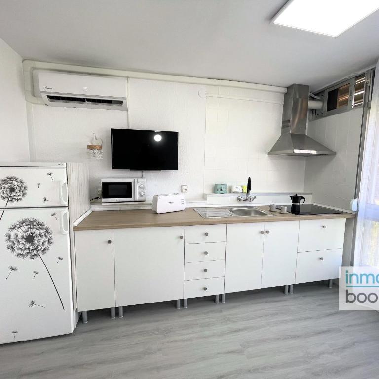 Beach Pineda, playa, climatizado, piscina Y mini golf - One-Bedroom Apartment - 12