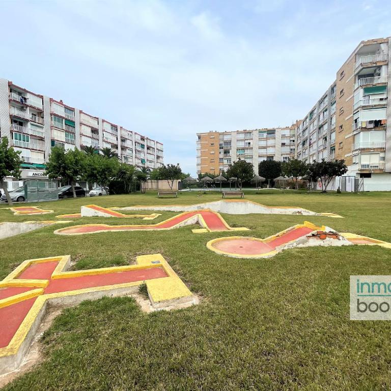 Beach Pineda, playa, climatizado, piscina Y mini golf - One-Bedroom Apartment - 2