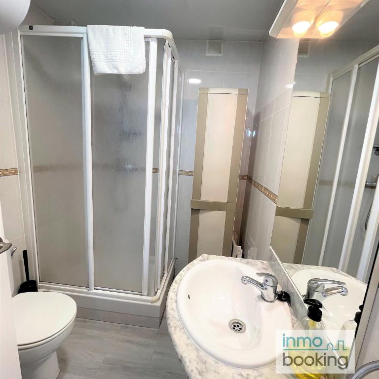 Beach Pineda, playa, climatizado, piscina Y mini golf - One-Bedroom Apartment - 13