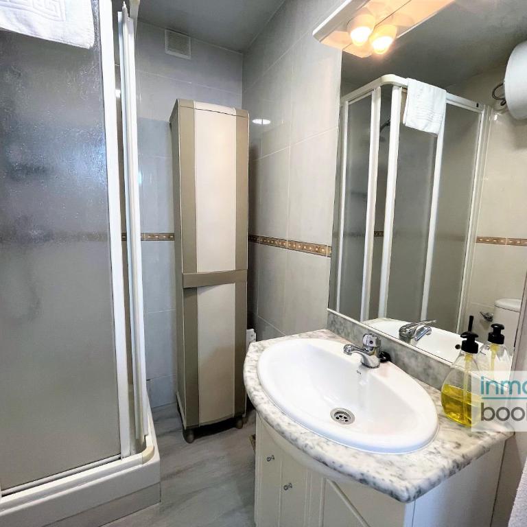 Beach Pineda, playa, climatizado, piscina Y mini golf - One-Bedroom Apartment - 16