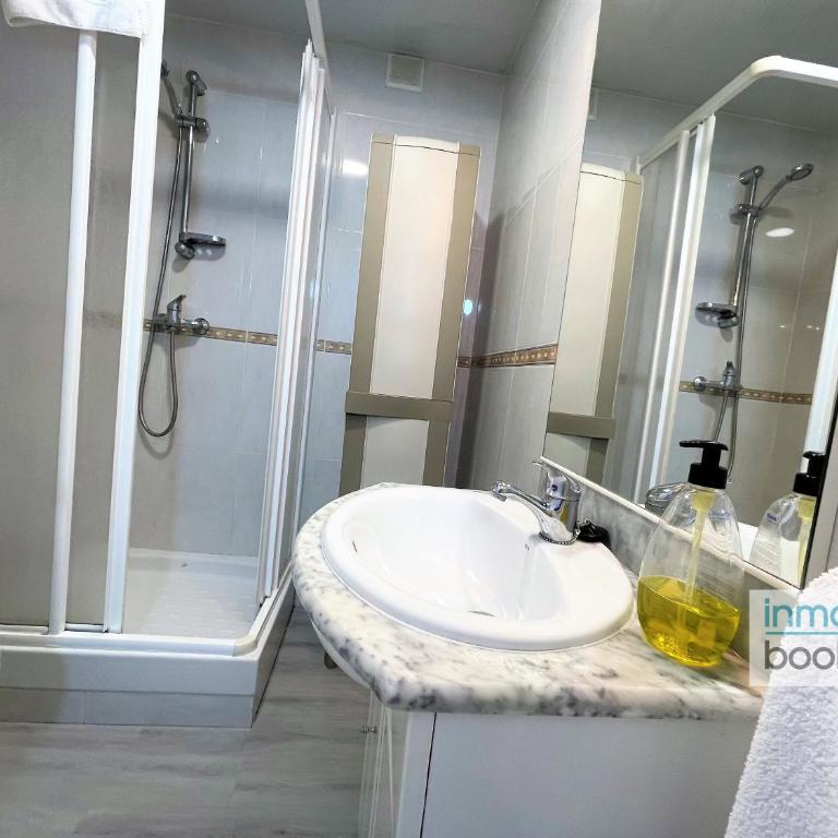 Beach Pineda, playa, climatizado, piscina Y mini golf - One-Bedroom Apartment - 19