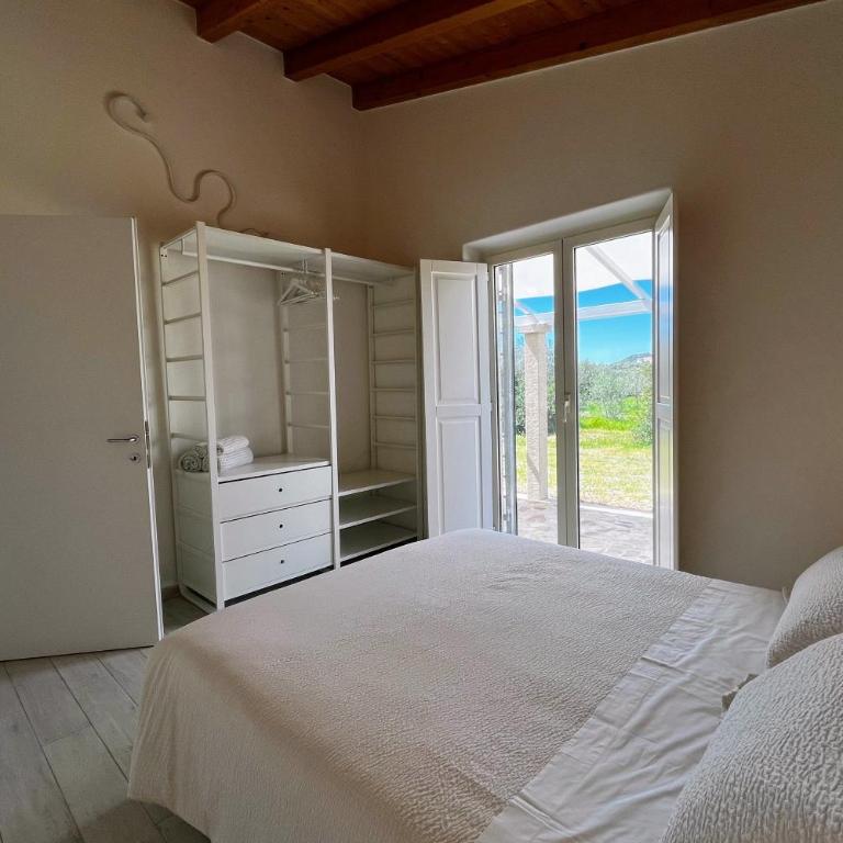 Private Countryside Retreat, Distant Sea View - Villa - 28