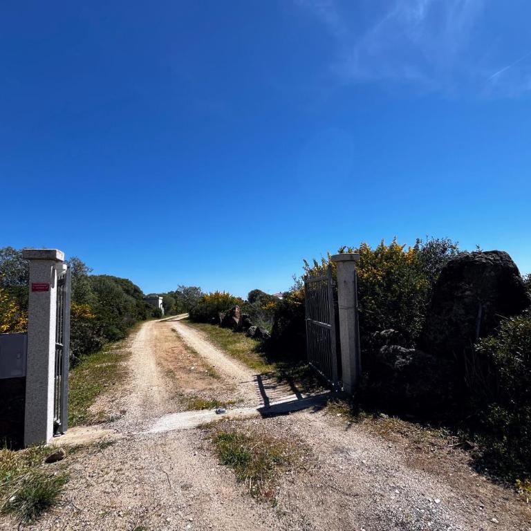Private Countryside Retreat, Distant Sea View - Villa - 32