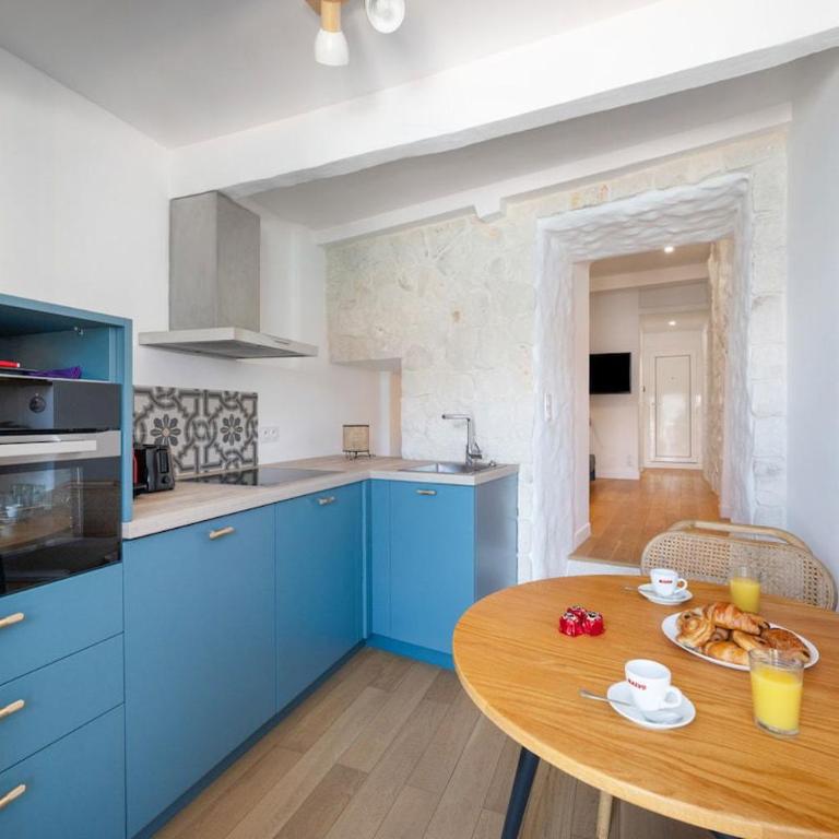 LE SANTORIN Vue Exceptionnelle Vieille Ville Plage - Apartment - 6