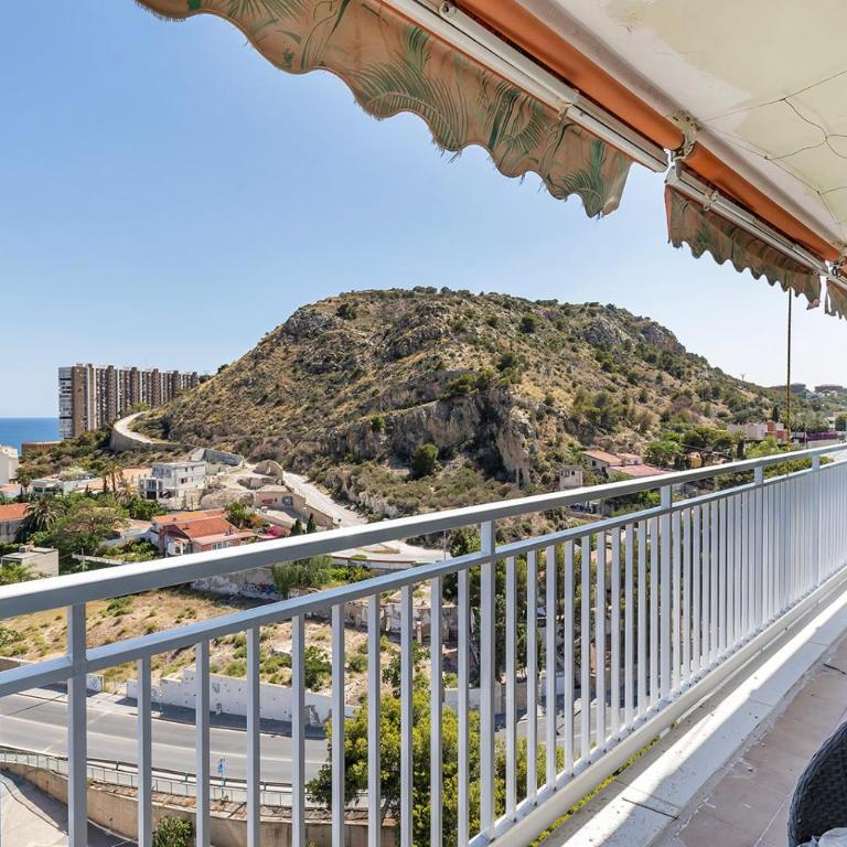 Albufereta sun and beach apartment with pool - Three-Bedroom Apartment - 1
