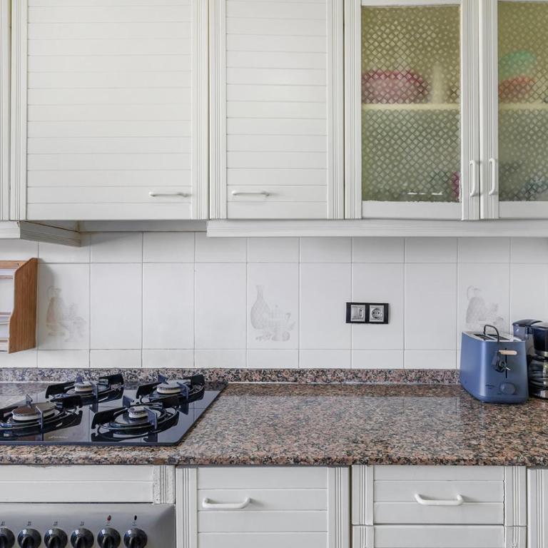 Albufereta sun and beach apartment with pool - Three-Bedroom Apartment - 10