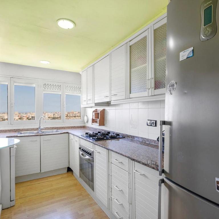 Albufereta sun and beach apartment with pool - Three-Bedroom Apartment - 8